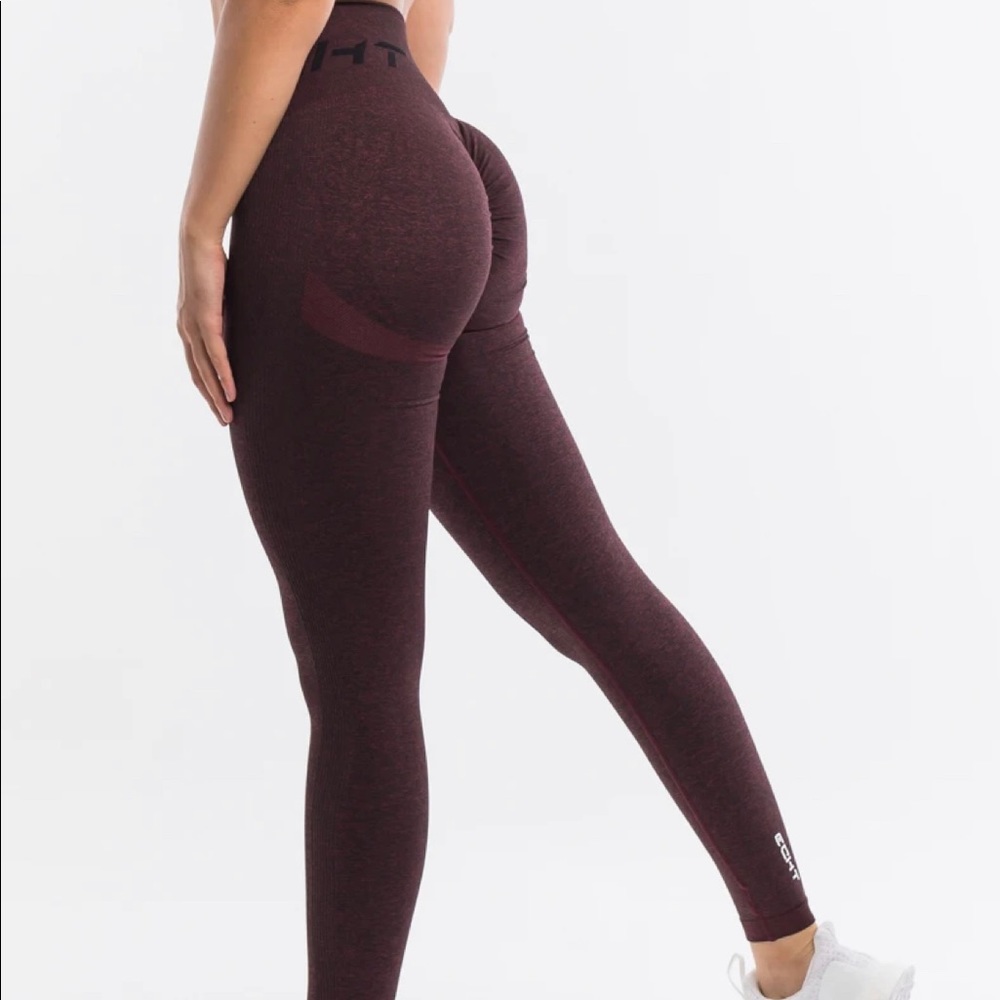 ECHT Arise scrunch pants in Berry